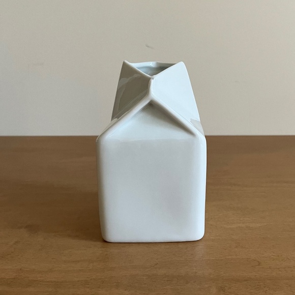 White Porcelain ‘’Milk Carton’’ Creamer - Picture 3 of 7
